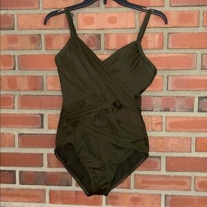 Miracle Suit razzle dazzle siren underwire one piece 10 Olive mystique